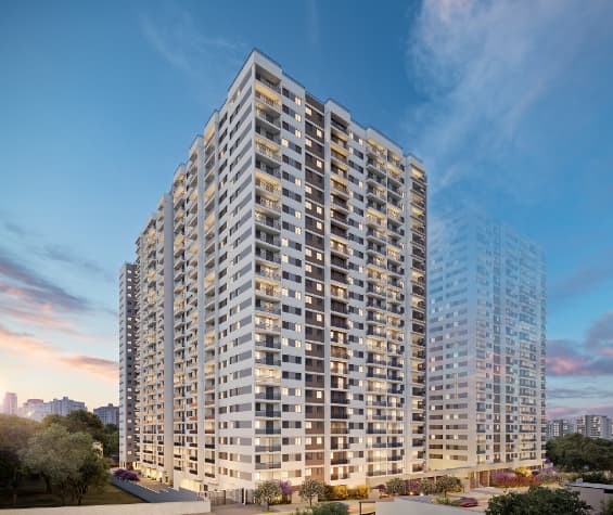 Fachada noturna do edifício residencial com varandas e iluminação.