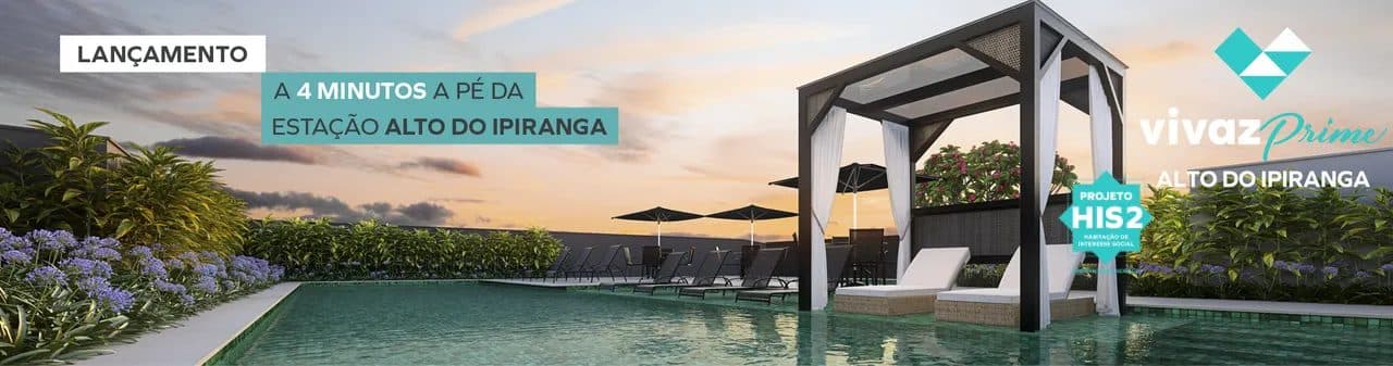 Piscina do condominio com espreguiçadeiras e gazebo com cortinas brancas